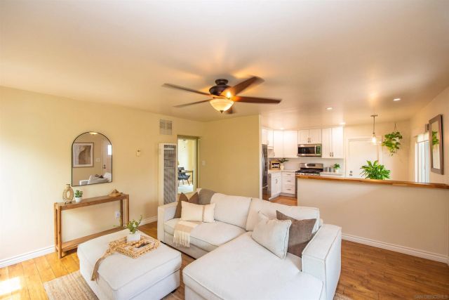 4612 Kleefeld, San Diego, CA 92117