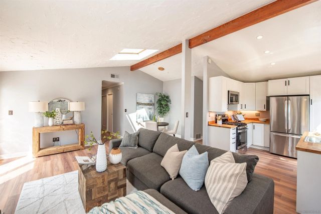 4612 Kleefeld, San Diego, CA 92117