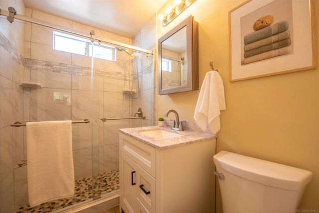 4612 Kleefeld, San Diego, CA 92117