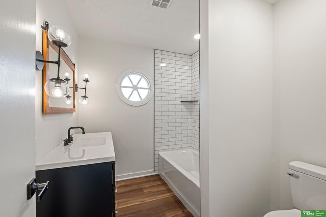 709 N 72nd Avenue, Omaha, NE 68114