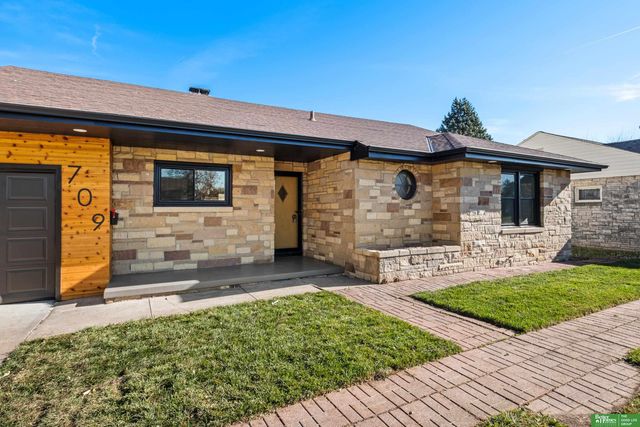 709 N 72nd Avenue, Omaha, NE 68114