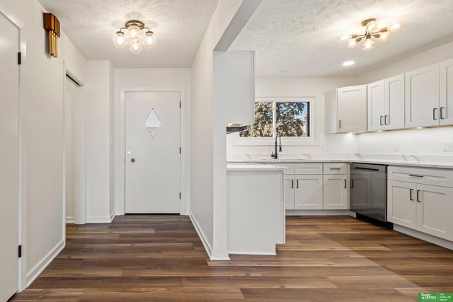 709 N 72nd Avenue, Omaha, NE 68114