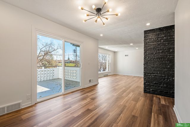 709 N 72nd Avenue, Omaha, NE 68114