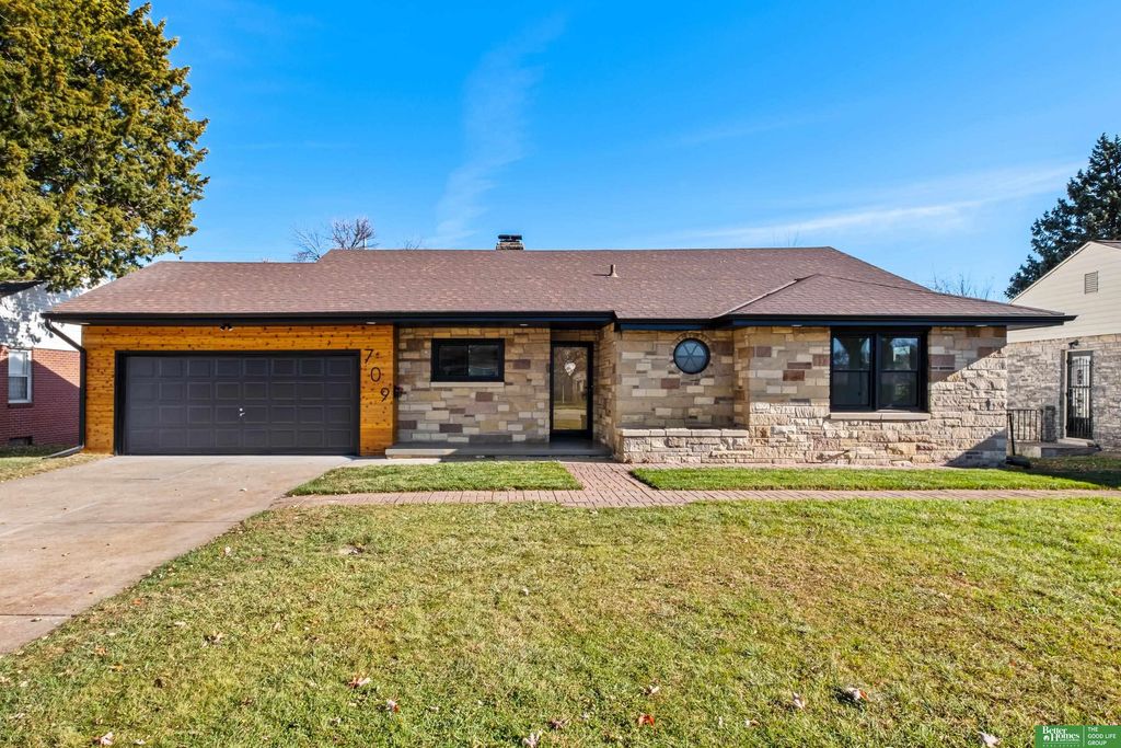 709 N 72nd Avenue, Omaha, NE 68114
