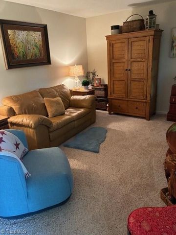 2285 LOCUST GROVE Road, Mount Airy, NC 27030