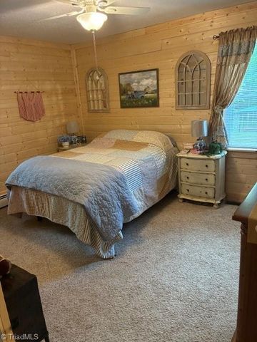2285 LOCUST GROVE Road, Mount Airy, NC 27030
