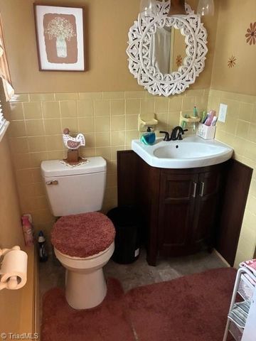 2285 LOCUST GROVE Road, Mount Airy, NC 27030