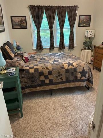 2285 LOCUST GROVE Road, Mount Airy, NC 27030