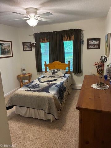 2285 LOCUST GROVE Road, Mount Airy, NC 27030