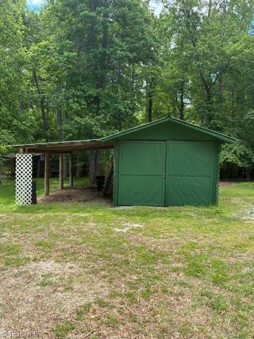 2285 LOCUST GROVE Road, Mount Airy, NC 27030