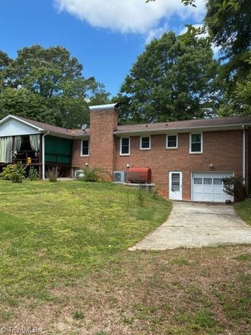 2285 LOCUST GROVE Road, Mount Airy, NC 27030