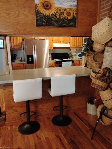 2285 LOCUST GROVE Road, Mount Airy, NC 27030