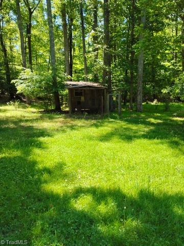 2285 LOCUST GROVE Road, Mount Airy, NC 27030