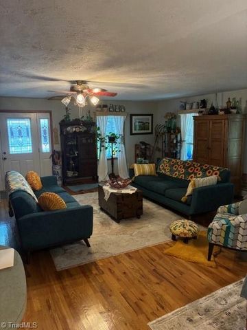 2285 LOCUST GROVE Road, Mount Airy, NC 27030