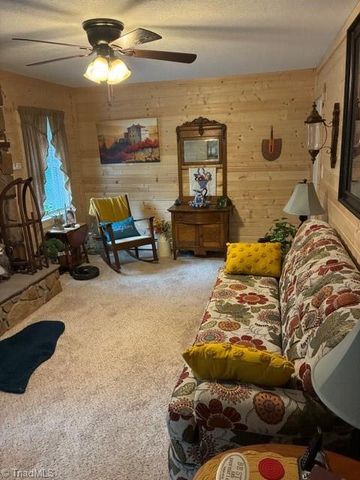 2285 LOCUST GROVE Road, Mount Airy, NC 27030
