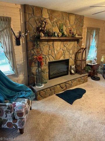 2285 LOCUST GROVE Road, Mount Airy, NC 27030