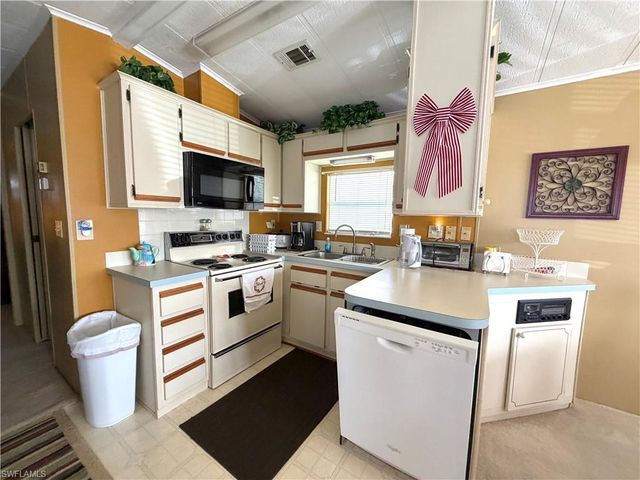 4710 Pilgrims WAY W, Estero, FL 33928