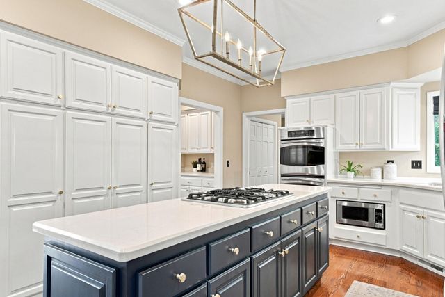 9486 Olympia Drive, Eden Prairie, MN 55347