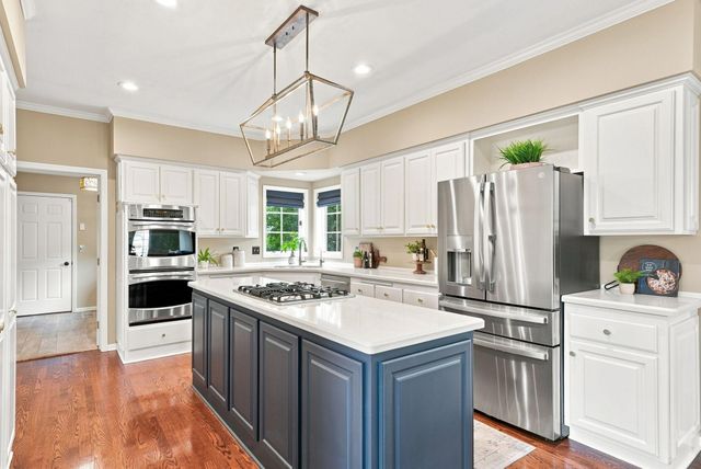 9486 Olympia Drive, Eden Prairie, MN 55347