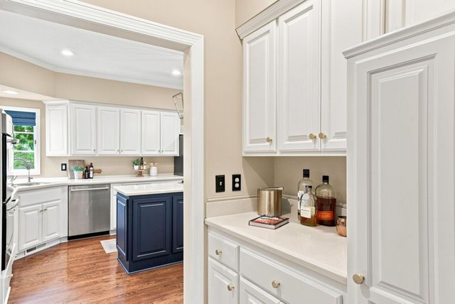 9486 Olympia Drive, Eden Prairie, MN 55347