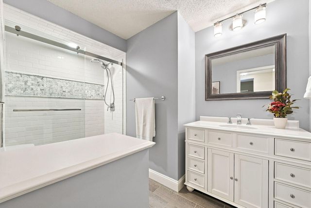 9486 Olympia Drive, Eden Prairie, MN 55347