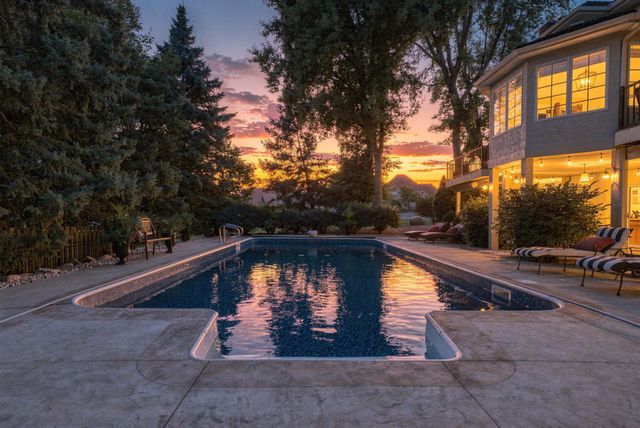 9486 Olympia Drive, Eden Prairie, MN 55347