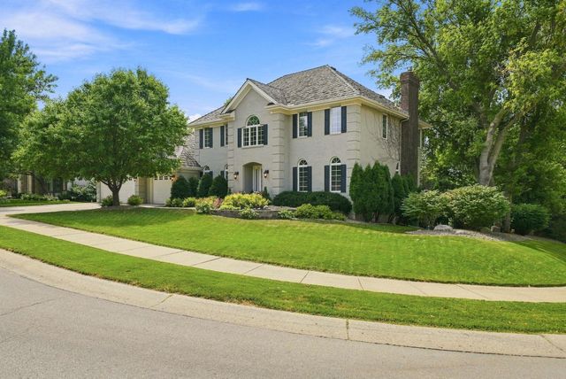 9486 Olympia Drive, Eden Prairie, MN 55347