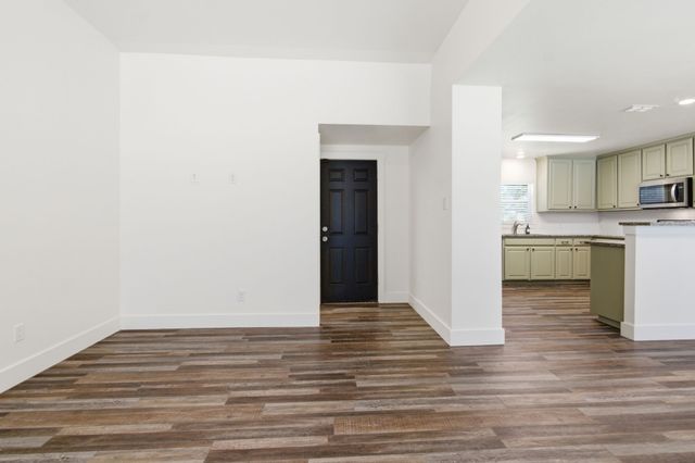 105 Anderson Street, Burleson, TX 76028