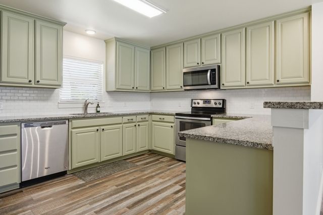 105 Anderson Street, Burleson, TX 76028