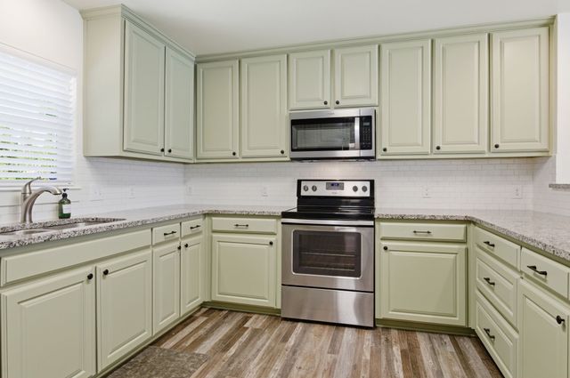 105 Anderson Street, Burleson, TX 76028