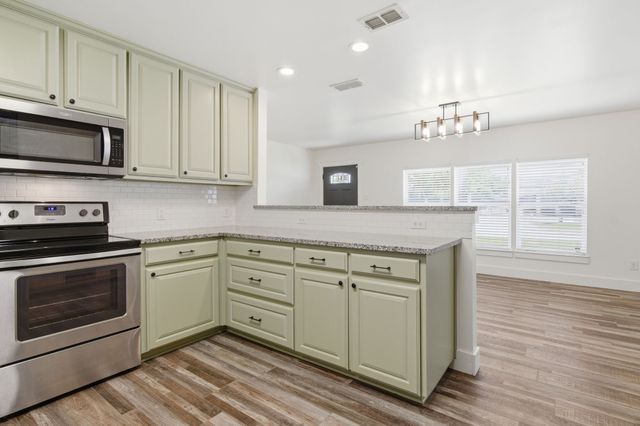 105 Anderson Street, Burleson, TX 76028