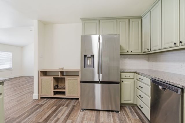 105 Anderson Street, Burleson, TX 76028