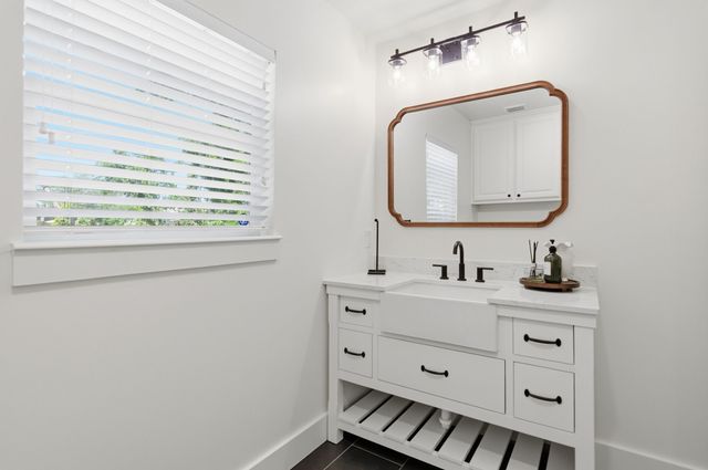 105 Anderson Street, Burleson, TX 76028