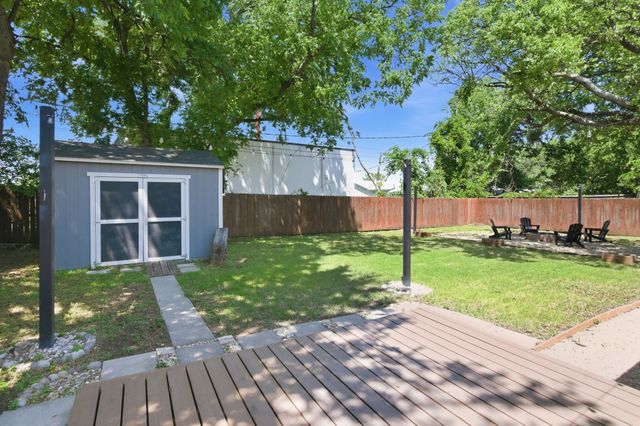 105 Anderson Street, Burleson, TX 76028