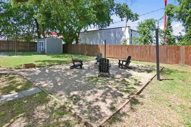 105 Anderson Street, Burleson, TX 76028