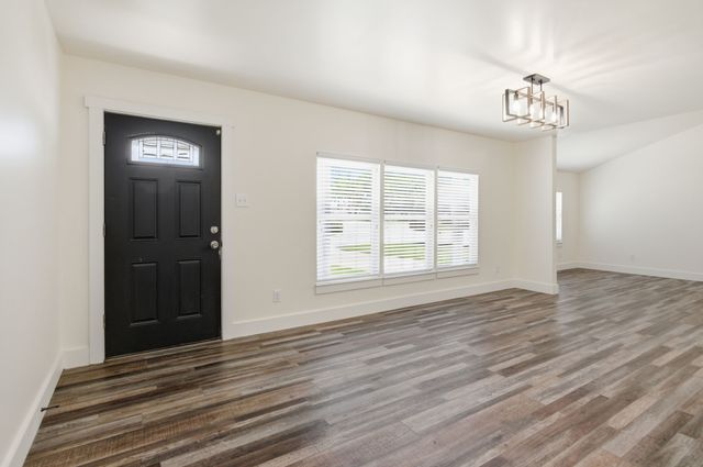 105 Anderson Street, Burleson, TX 76028