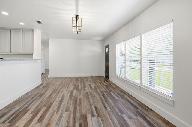 105 Anderson Street, Burleson, TX 76028