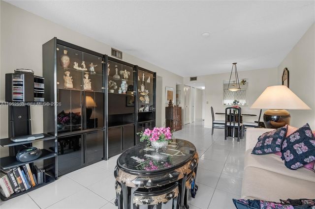 7740 NW 50th St 408, Lauderhill, FL 33351