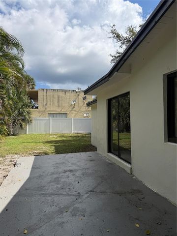 1621 SW 11th Court, Fort Lauderdale, FL 33312
