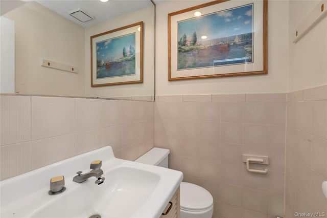 376 1st Street, Mineola, NY 11501