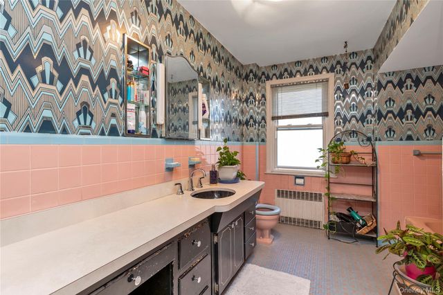 376 1st Street, Mineola, NY 11501