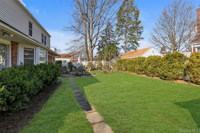 376 1st Street, Mineola, NY 11501