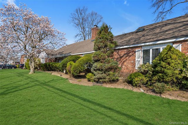 376 1st Street, Mineola, NY 11501