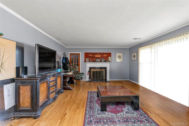 376 1st Street, Mineola, NY 11501