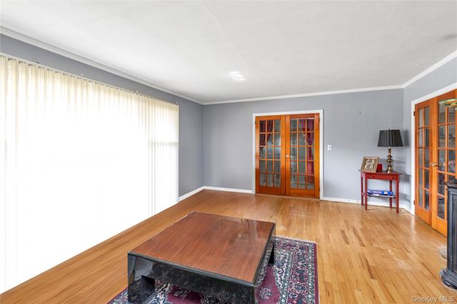376 1st Street, Mineola, NY 11501