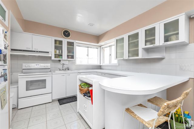376 1st Street, Mineola, NY 11501