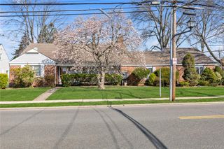376 1st Street, Mineola, NY 11501