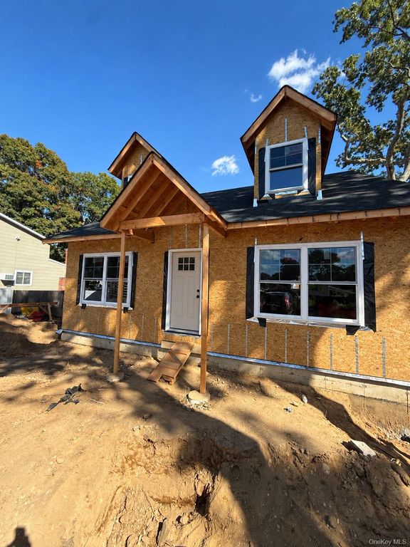45 Leicester Avenue, Ronkonkoma, NY 11779 — exterior