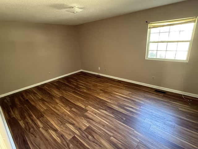 409 E Moore St, Tullahoma, TN 37388