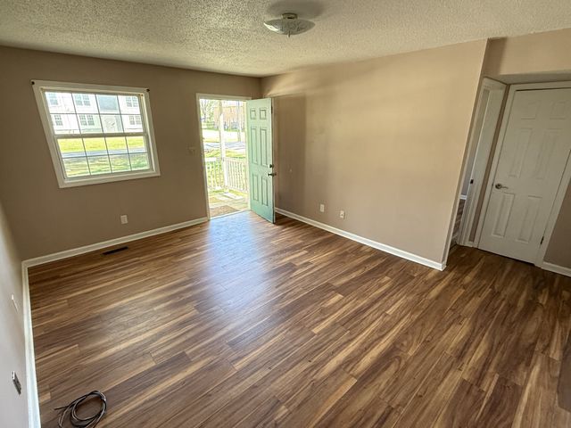 409 E Moore St, Tullahoma, TN 37388